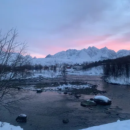 Big In Lyngen Fjords Nyaraló
