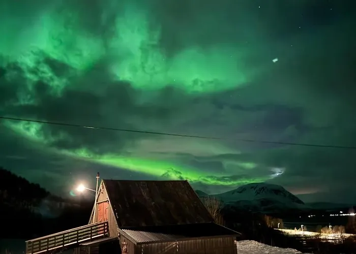 Big In Lyngen Fjords Jægervatnet